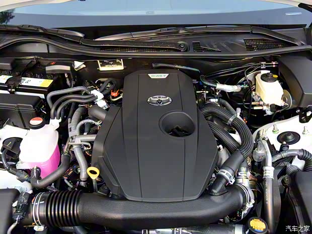 一汽丰田 皇冠 2015款 2.0T 时尚版 一汽丰田 皇冠 2015款 2.0T 时尚版