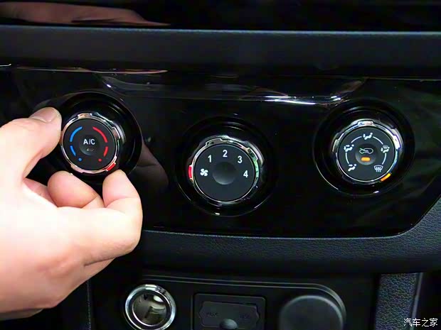 江西五十铃 瑞迈 2016款 2.8T两驱超豪华款JE493ZLQ4CA