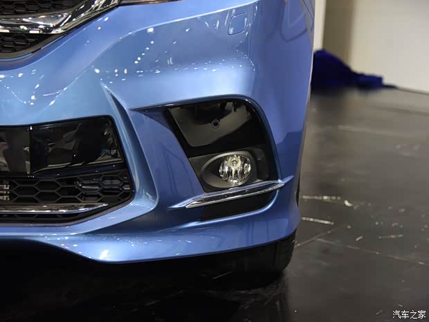 上汽商用車 上汽大通G10 2015款 2.0T 自動(dòng)旗艦版