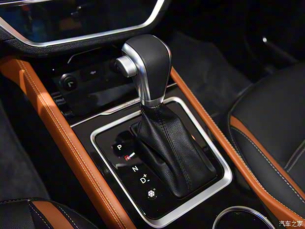 众泰汽车 众泰T300 2017款 1.5T CVT旗舰型 双色