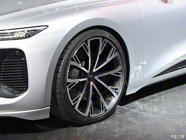 奧迪(進(jìn)口) 奧迪A6新能源(進(jìn)口) 2021款 A6 e-tron 概念車