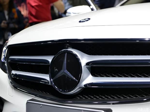 北京奔馳 奔馳E級(jí) 2016款 E 320 L 運(yùn)動(dòng)型 4MATIC 北京奔馳 奔馳E級(jí) 2016款 E 320 L 運(yùn)動(dòng)型 4MATIC