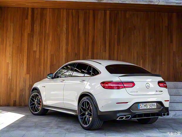 梅赛德斯-AMG 奔驰GLC AMG 2017款 AMG GLC 63 S 4MATIC Coupe 梅赛德斯-AMG 奔驰GLC AMG 2017款 AMG GLC 63 S 4MATIC Coupe