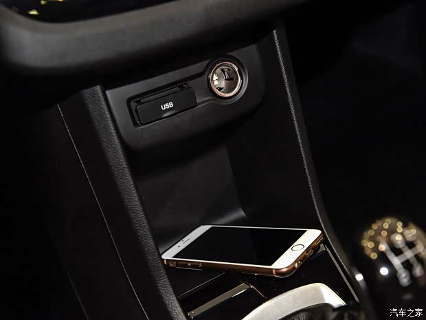 上汽通用五菱 寶駿310 2016款 1.2L 手動(dòng)豪華型