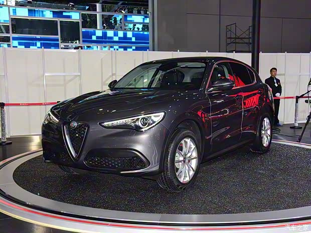 阿尔法·罗密欧 Stelvio 2017款 基本型 阿尔法·罗密欧 Stelvio 2017款 基本型