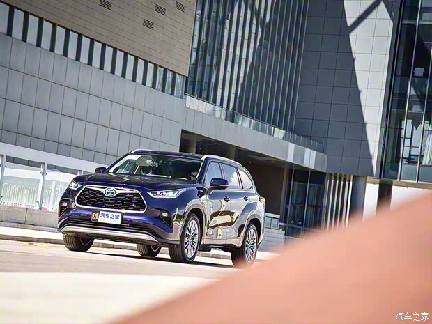 廣汽豐田 漢蘭達(dá) 2022款 雙擎 2.5L 四驅(qū)至尊版 7座