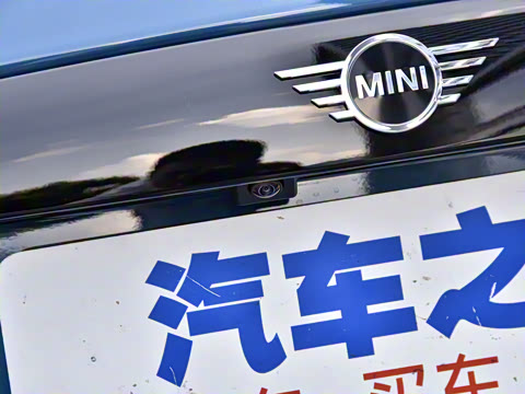 2022款 2.0T COOPER S 艺术家 五门版 2022款 2.0T COOPER S 艺术家 五门版