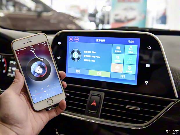 上汽通用五菱 寶駿310 2016款 1.2L 手動(dòng)豪華型