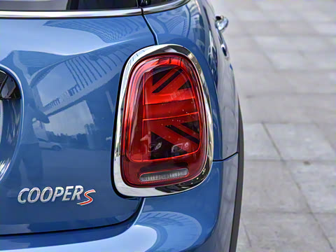 2022款 2.0T COOPER S 艺术家 五门版 2022款 2.0T COOPER S 艺术家 五门版