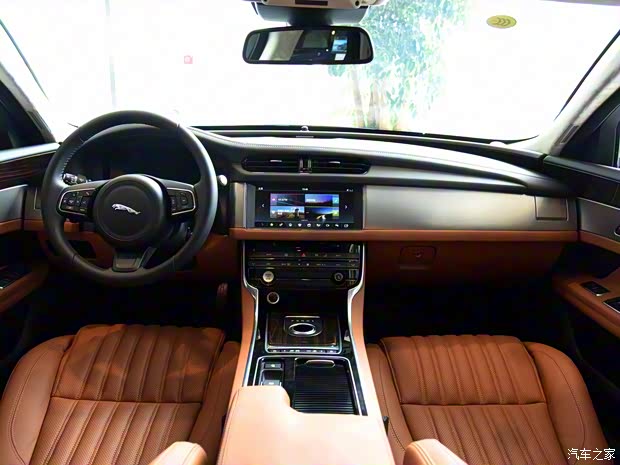 捷豹 捷豹XF 2016款 XF 2.0T 两驱奢华版