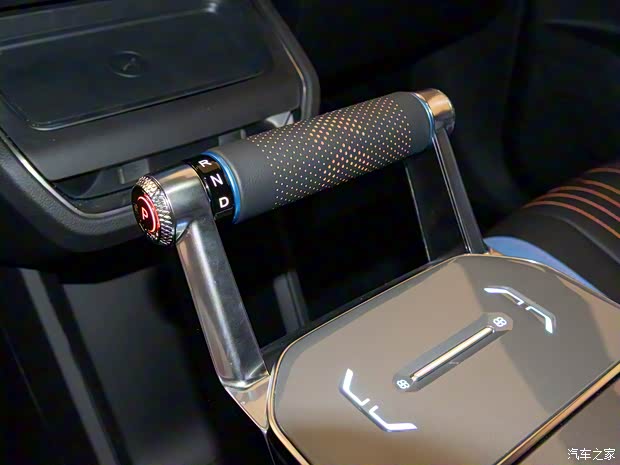 爱驰汽车 爱驰U6 2022款 CYBER PLAY 爱驰汽车 爱驰U6 2022款 CYBER PLAY