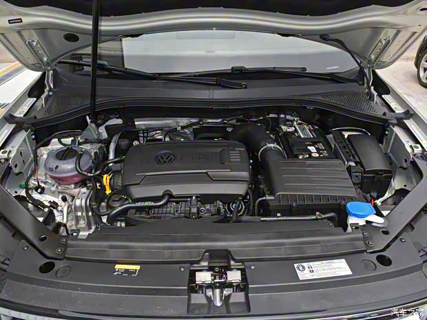 上汽大众 途观L 2022款 380TSI 自动四驱R-Line旗舰版7座 上汽大众 途观L 2022款 380TSI 自动四驱R-Line旗舰版7座