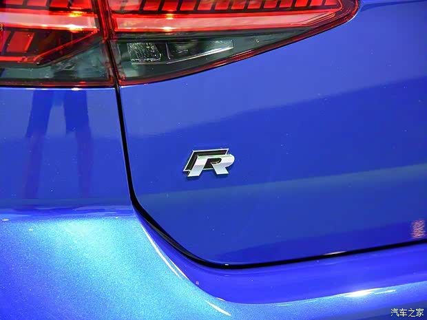大众(进口) 高尔夫(进口) 2017款 2.0TSI R 大众(进口) 高尔夫(进口) 2017款 2.0TSI R