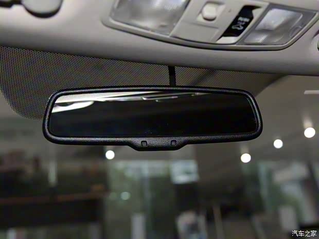 三菱(進(jìn)口) 歐藍(lán)德(進(jìn)口) 2016款 2.0L 兩驅(qū)加值版 5座