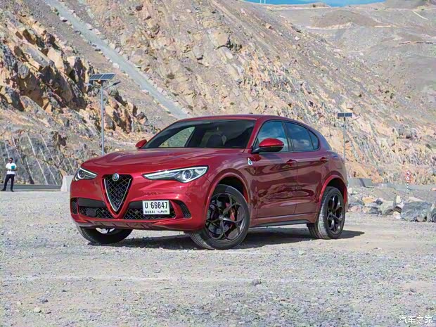 阿尔法·罗密欧 Stelvio 2017款 四叶草版