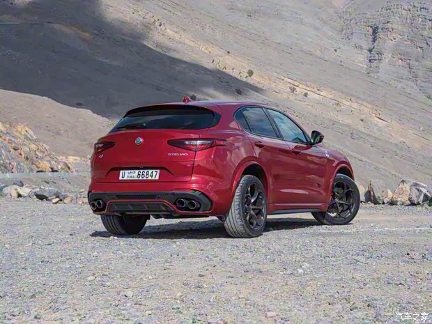 阿尔法·罗密欧 Stelvio 2017款 四叶草版