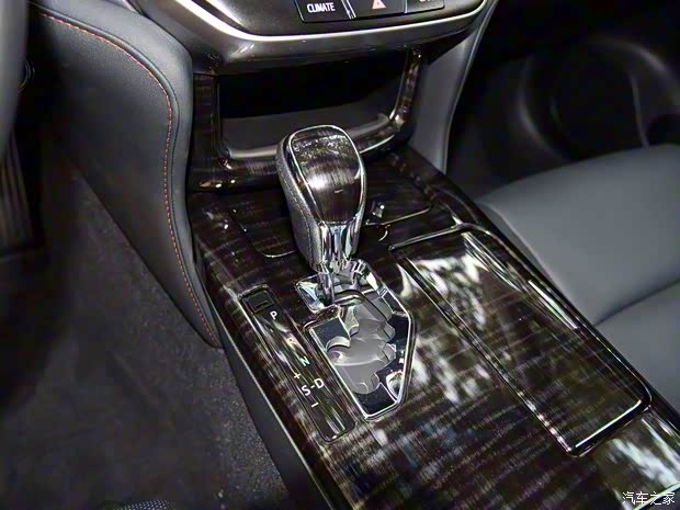 一汽丰田 皇冠 2015款 2.0T 时尚版 一汽丰田 皇冠 2015款 2.0T 时尚版