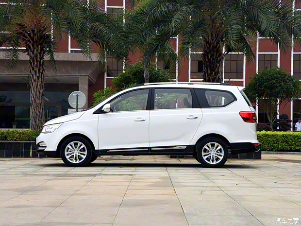 上汽通用五菱 宝骏730 2016款 1.8L 手动舒适型 7座 上汽通用五菱 宝骏730 2016款 1.8L 手动舒适型 7座