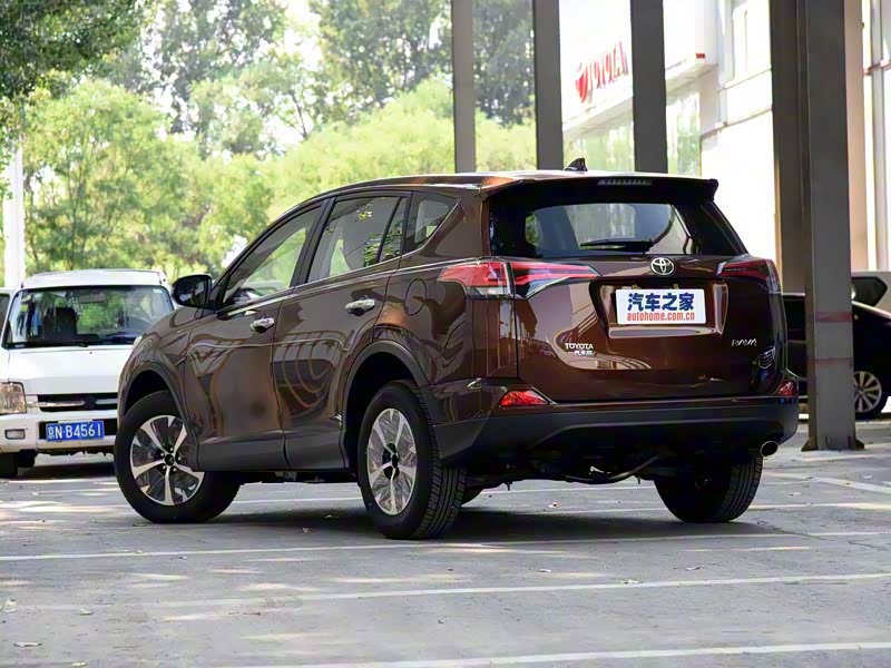 一汽丰田RAV4 2016款 荣放 2.0L CVT两驱风尚