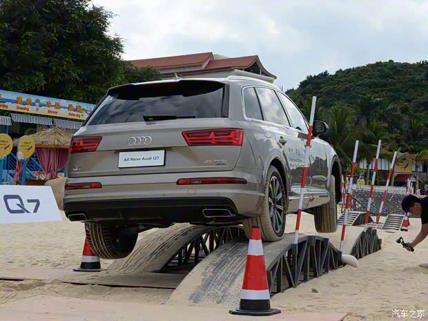 奥迪(进口) 奥迪Q7 2016款 45 TFSI 尊贵型 奥迪(进口) 奥迪Q7 2016款 45 TFSI 尊贵型