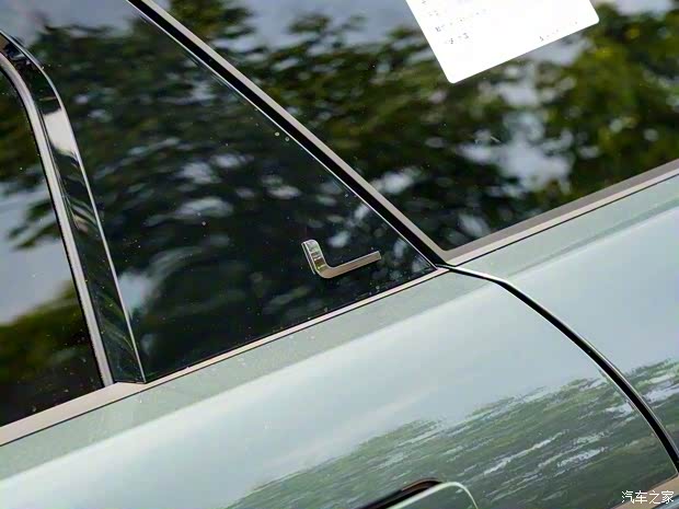 奇瑞捷豹路虎 攬勝極光 2021款 極光L 249PS 首發(fā)版 R-Dynamic S 奇瑞捷豹路虎 攬勝極光 2021款 極光L 249PS 首發(fā)版 R-Dynamic S