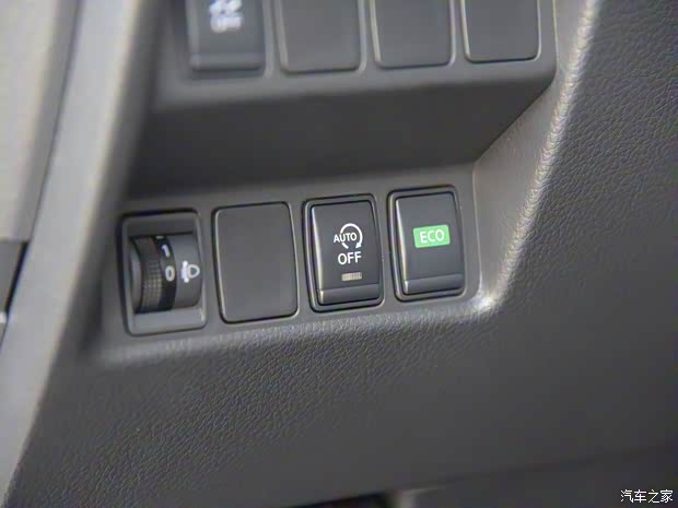 東風(fēng)日產(chǎn) 奇駿 2017款 2.5L CVT七座領(lǐng)先版 4WD