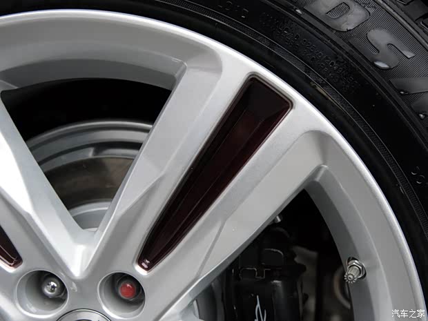 众泰汽车 众泰T700 2017款 1.8T 双离合尊贵型贺岁版