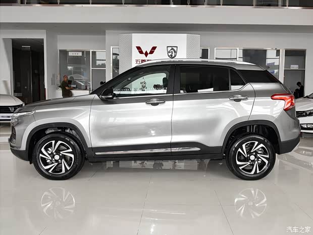 上汽通用五菱 宝骏510 2017款 1.5L AMT豪华型