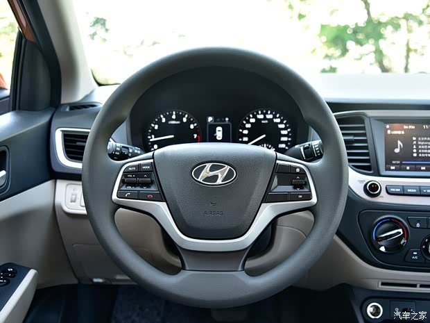 北京现代 悦纳 2016款 1.4L 自动精英版TOP