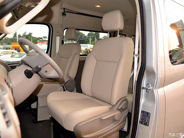 上汽大通 上汽大通V80 2017款 2.5T手動商杰版長軸中頂