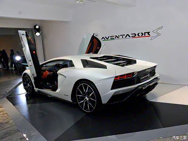 蘭博基尼 Aventador 2017款 AVENTADOR S