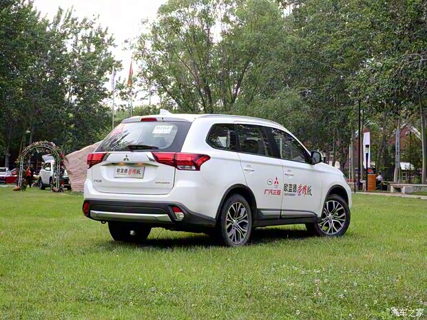 广汽三菱 欧蓝德 2017款 2.0L 两驱荣耀版