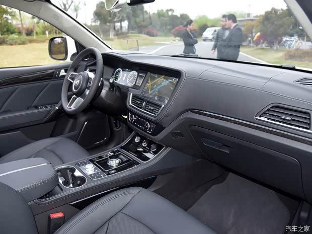 众泰汽车 众泰T600 2016款 运动版 2.0T 自动尊贵型