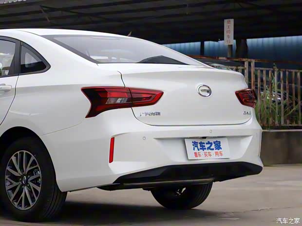 广汽乘用车 传祺GA4 2021款 PLUS 235T 自动尊享版