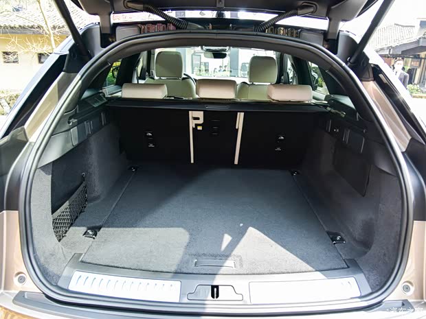 路虎(進(jìn)口) 攬勝星脈 2021款 基本型