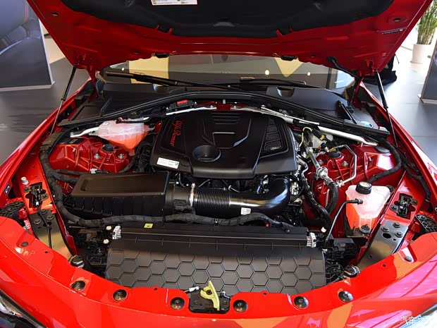 阿尔法·罗密欧 Giulia 2017款 2.0T 280HP 豪华运动版