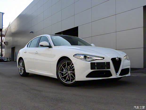 阿尔法·罗密欧 Giulia 2017款 2.0T 200HP 豪华版