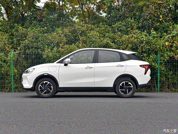 合众汽车 哪吒V 2021款 标准续航娱乐版 合众汽车 哪吒V 2021款 标准续航娱乐版