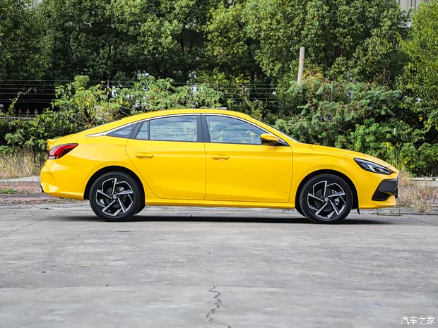 上汽集团 名爵5 2021款 300TGI DCT青奢旗舰版