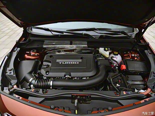 上汽通用凱迪拉克 凱迪拉克XT4 2018款 28T 四驅(qū)鉑金運(yùn)動(dòng)版