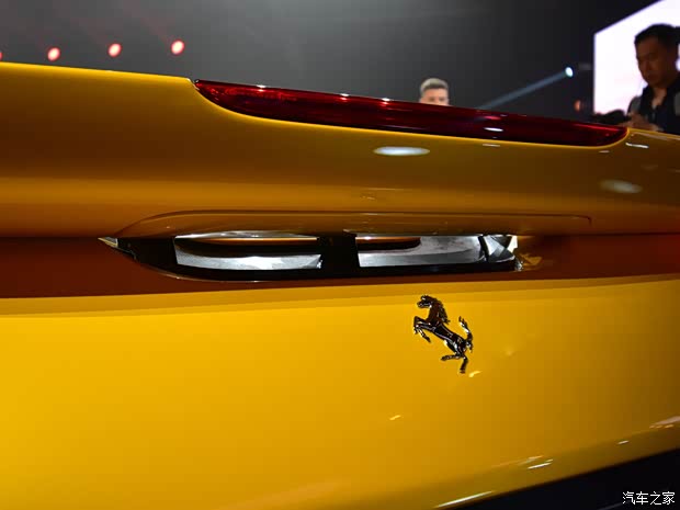 法拉利 法拉利F8 2020款 Spider 3.9T V8