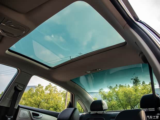 上汽集团 荣威i6 MAX 2020款 300TGI 自动爽酷天幕智驾Supreme版 上汽集团 荣威i6 MAX 2020款 300TGI 自动爽酷天幕智驾Supreme版