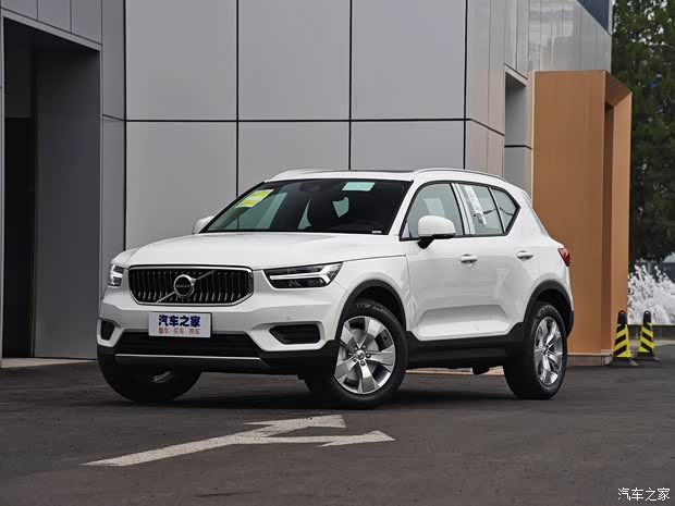 沃爾沃(進(jìn)口) 沃爾沃XC40 2019款 T4 四驅(qū)破曉冰雪白