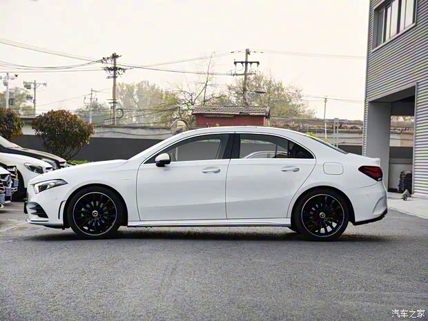北京奔馳 奔馳A級(jí) 2019款 A 200 L 運(yùn)動(dòng)轎車先行特別版