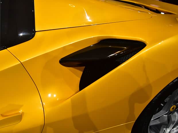 法拉利 法拉利F8 2020款 Spider 3.9T V8