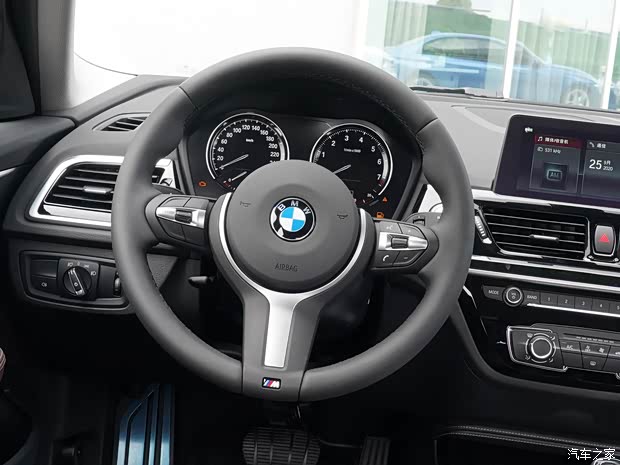 華晨寶馬 寶馬1系 2021款 120i M運(yùn)動(dòng)曜夜版