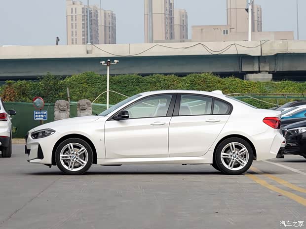 華晨寶馬 寶馬1系 2021款 120i M運(yùn)動(dòng)曜夜版