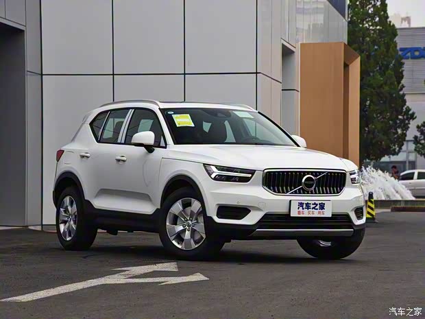 沃爾沃(進(jìn)口) 沃爾沃XC40 2019款 T4 四驅(qū)破曉冰雪白