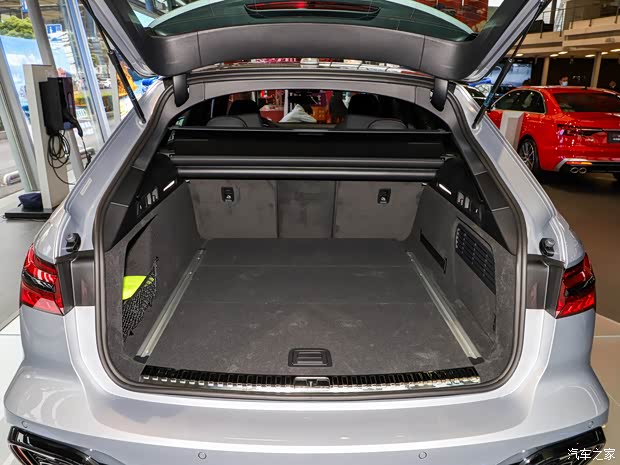 Audi Sport 奧迪RS 6 2021款 RS 6 4.0T Avant 尊享版