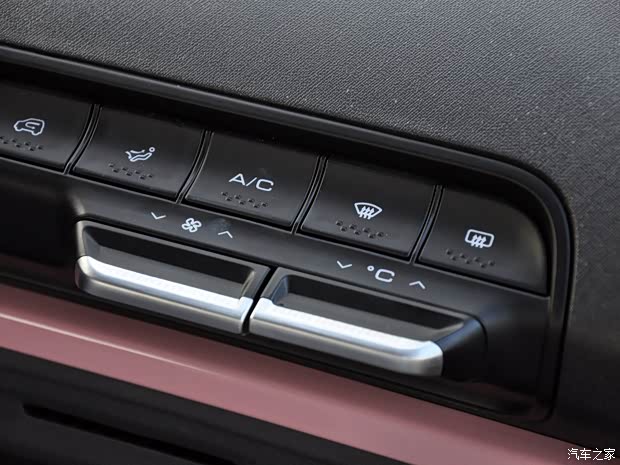 上汽通用五菱 新宝骏E300 2020款 标准三座